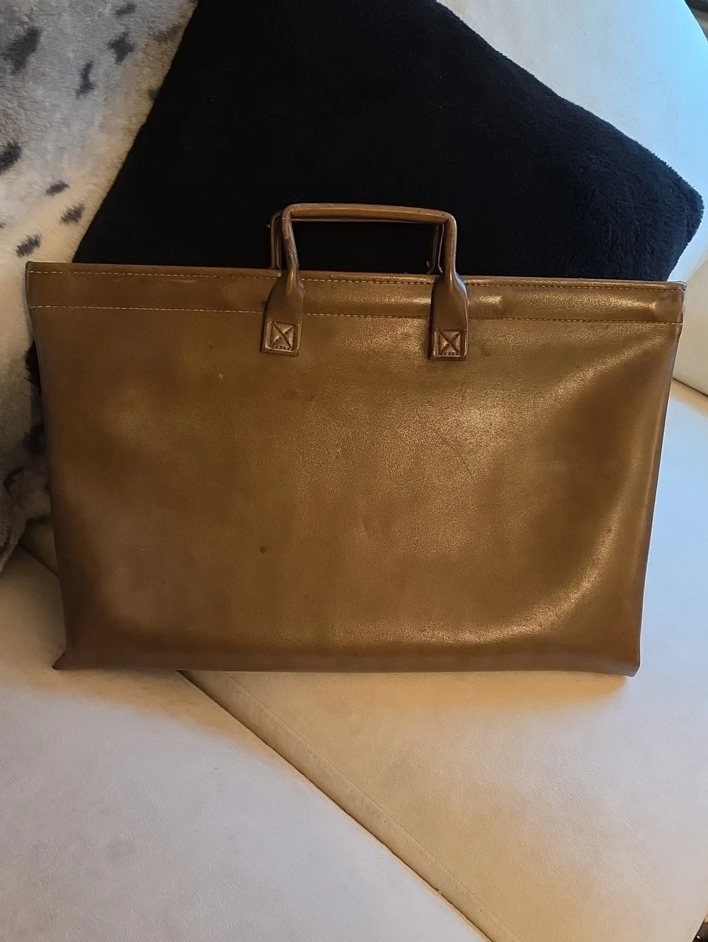 LEATHER BRIEFCASE, Classic Brown 11